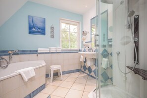Hair dryer, towels - Breathe in the sea air at Dünenhaus Aurelia - just a few steps from the Baltic Sea beach (Ostseebad Dierhagen)