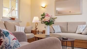 TV, fireplace, books, stereo