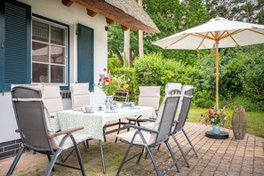 Outdoor dining - Breathe in the sea air at Dünenhaus Aurelia - just a few steps from the Baltic Sea beach (Ostseebad Dierhagen)