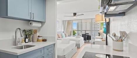 Liesi, keittoastiat/astiat/ruokailuvälineet