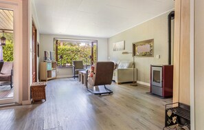 Smart TV, fireplace - Amazing home in Erm with WiFi (Erm)