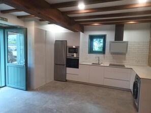 Refrigerador, microondas, horno, lavavajillas