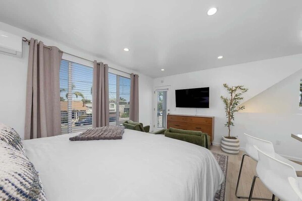 1 bedroom, desk, iron/ironing board, WiFi