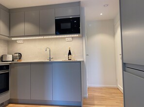 Micro-ondes, four, plaque de cuisson, lave-vaisselle