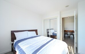 2 عدّة غرف نوم ومكتب ومكواة/لوح كي وواي فاي مجانًا