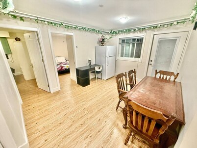 3 BED 2 BATH Guest Suite, Two Parking Spaces