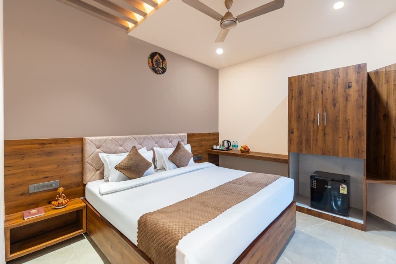 Deluxe kamer, balkon | Een bureau, gratis wifi