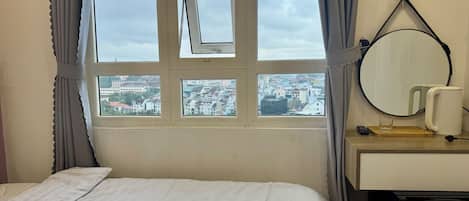 Deluxe Single Room, City View | Desk, free WiFi