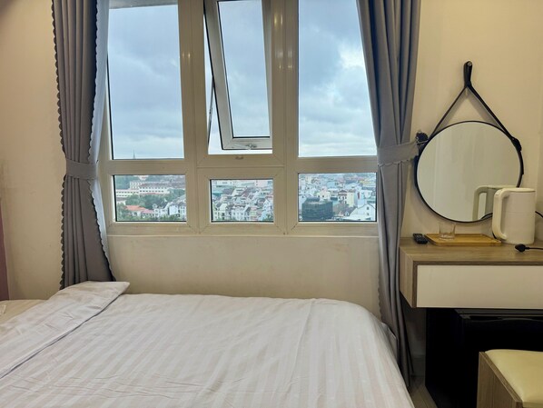 Deluxe Single Room, City View | Desk, free WiFi