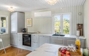 Fridge, stovetop, dishwasher, coffee/tea maker - Pet friendly home in Rødby with WiFi (Rødby)