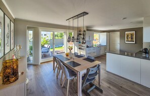 Dining - Beautiful home in Bjørøyhamn with house sea view (Bjørøyhamn)