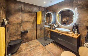 Shower - Beautiful home in Bjørøyhamn with house sea view (Bjørøyhamn)