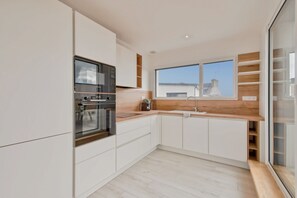 Fridge, microwave, oven, dishwasher