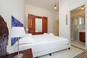 2 bedrooms, iron/ironing board, travel crib, free WiFi