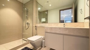 Standard Apartment, 2 Bedrooms | Bathroom | Bidet, towels, soap, shampoo