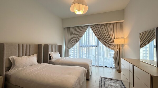 Standard Apartment, 2 Bedrooms | Desk, free WiFi, bed sheets - Premium 2bed Apartment In Downtown Act1 (Dubai)