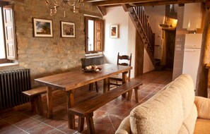 Dining - El Ramayal - Stone House with Covered Patio (San Cristóbal de Aliste)