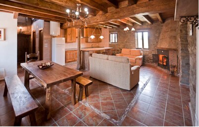 El Ramayal - Casa de piedra con patio cubierto