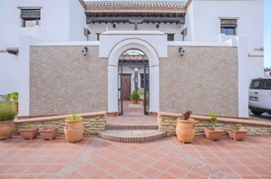 Exterior detail - Apartment 'El Pino' with Shared Pool, Air Conditioning and Wi-Fi (Barbate)