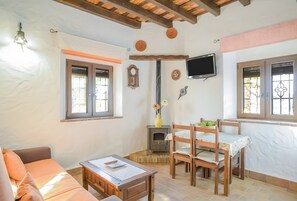 TV, fireplace - Apartment 'El Almendro' with Shared Pool, Wi-Fi and Air Conditioning (Barbate)