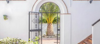 Apartment 'El Almendro' with Shared Pool, Wi-Fi and Air Conditioning