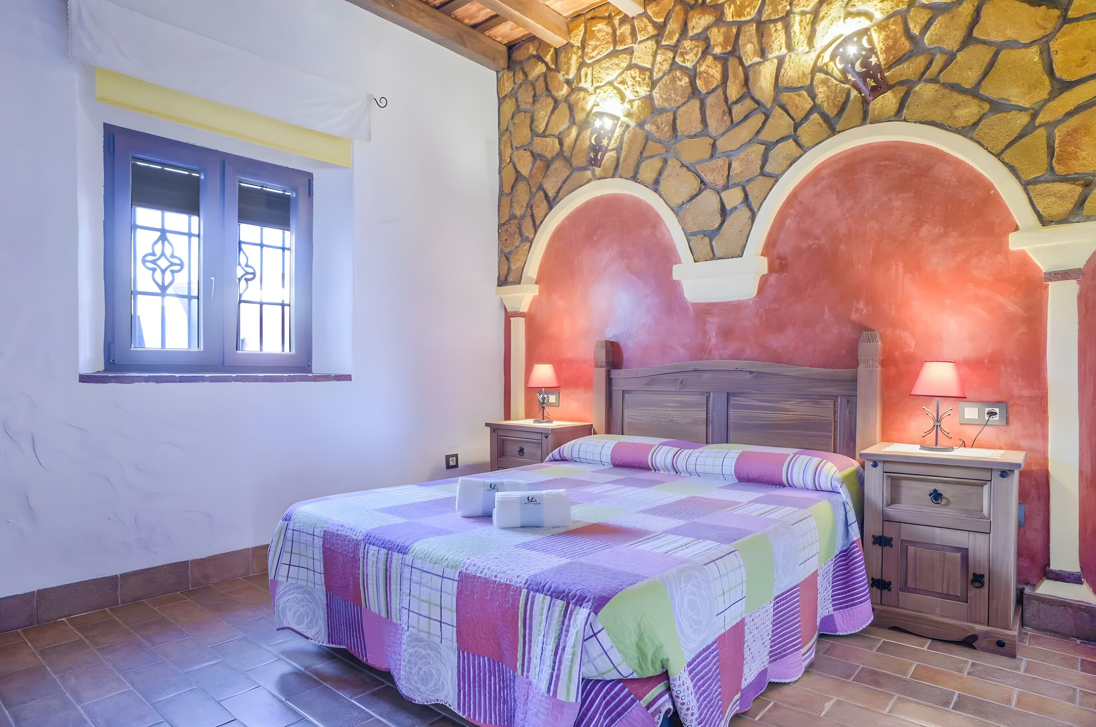 1 slaapkamer, een strijkplank/strijkijzer, wifi, beddengoed