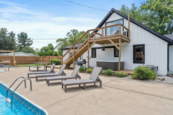 Terrace/patio - Hot Tub | 5 min to ND | Coffee Bar | Pool Table | (South Bend)