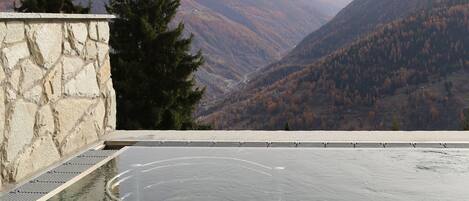 Outdoor pool, open 9:00 AM to 9:00 PM, sun loungers