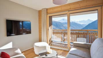 4-inch flat-screen TV with digital channels