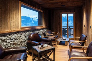 2 bars/lounges, wijnbar