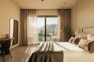 Suite Deluxe, vue mer | Coffres-forts dans les chambres, rideaux occultants