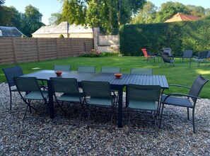 屋外ダイニングエリア