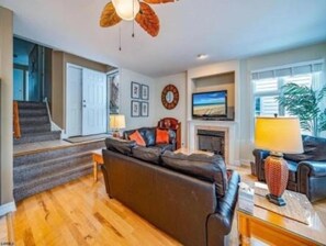 Smart TV, fireplace