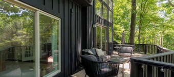 Rhinebeck Chalet: Modern Stylish Retreat