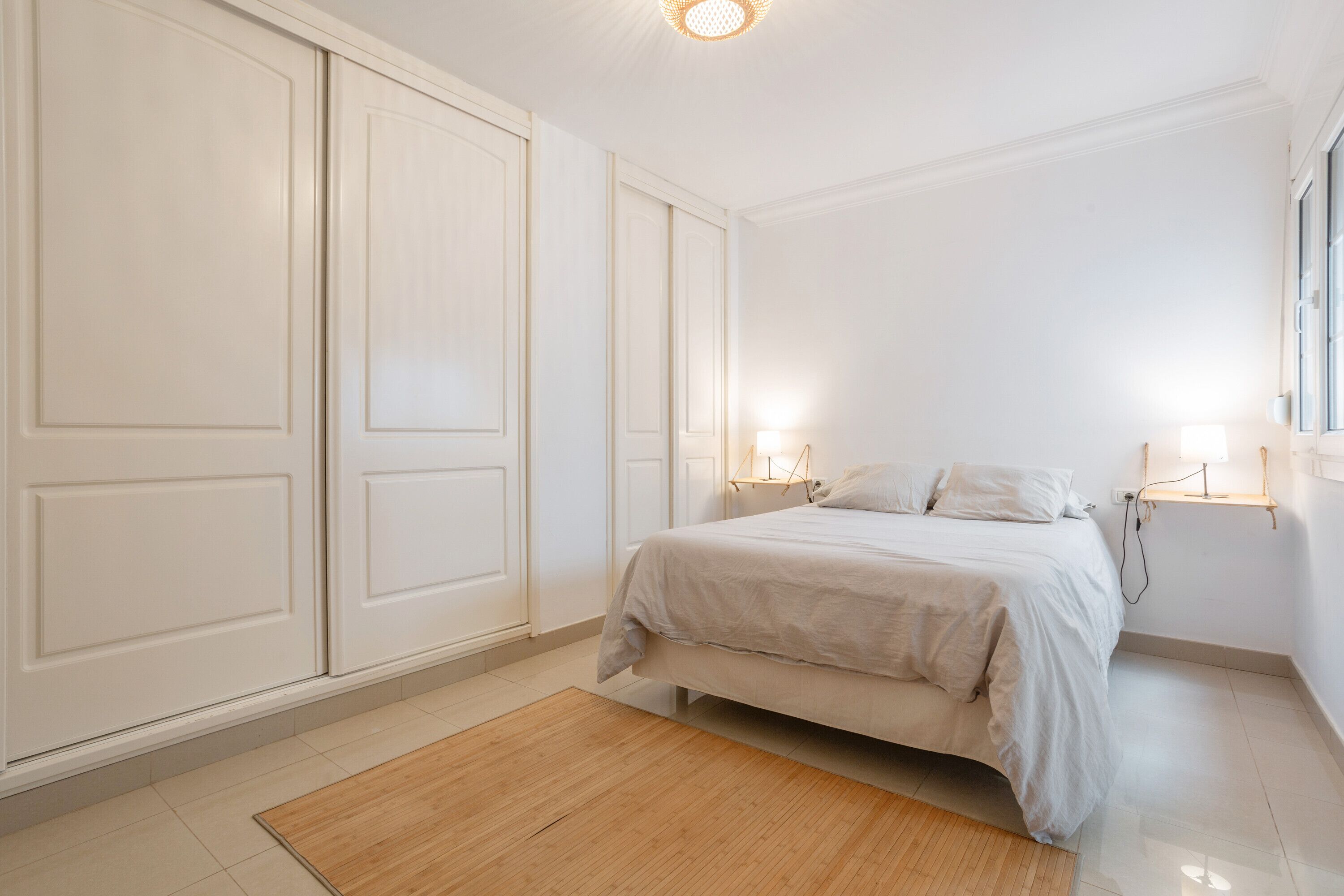 1 slaapkamer, een strijkplank/strijkijzer, wifi, beddengoed