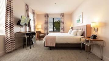 Desk, iron/ironing board, WiFi, bed sheets