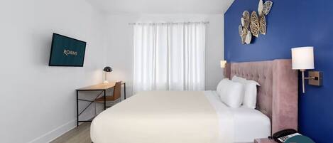 Skrivbord, strykjärn/strykbräda, wi-fi och sängkläder