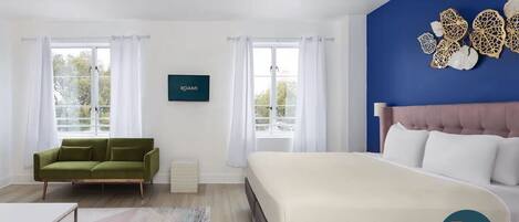 Desk, iron/ironing board, WiFi, bed sheets