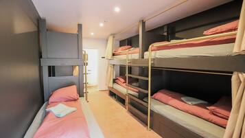 9 bedrooms, free WiFi, bed sheets
