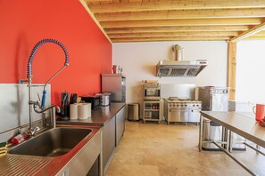 Frigorifero, microonde, forno, lavastoviglie