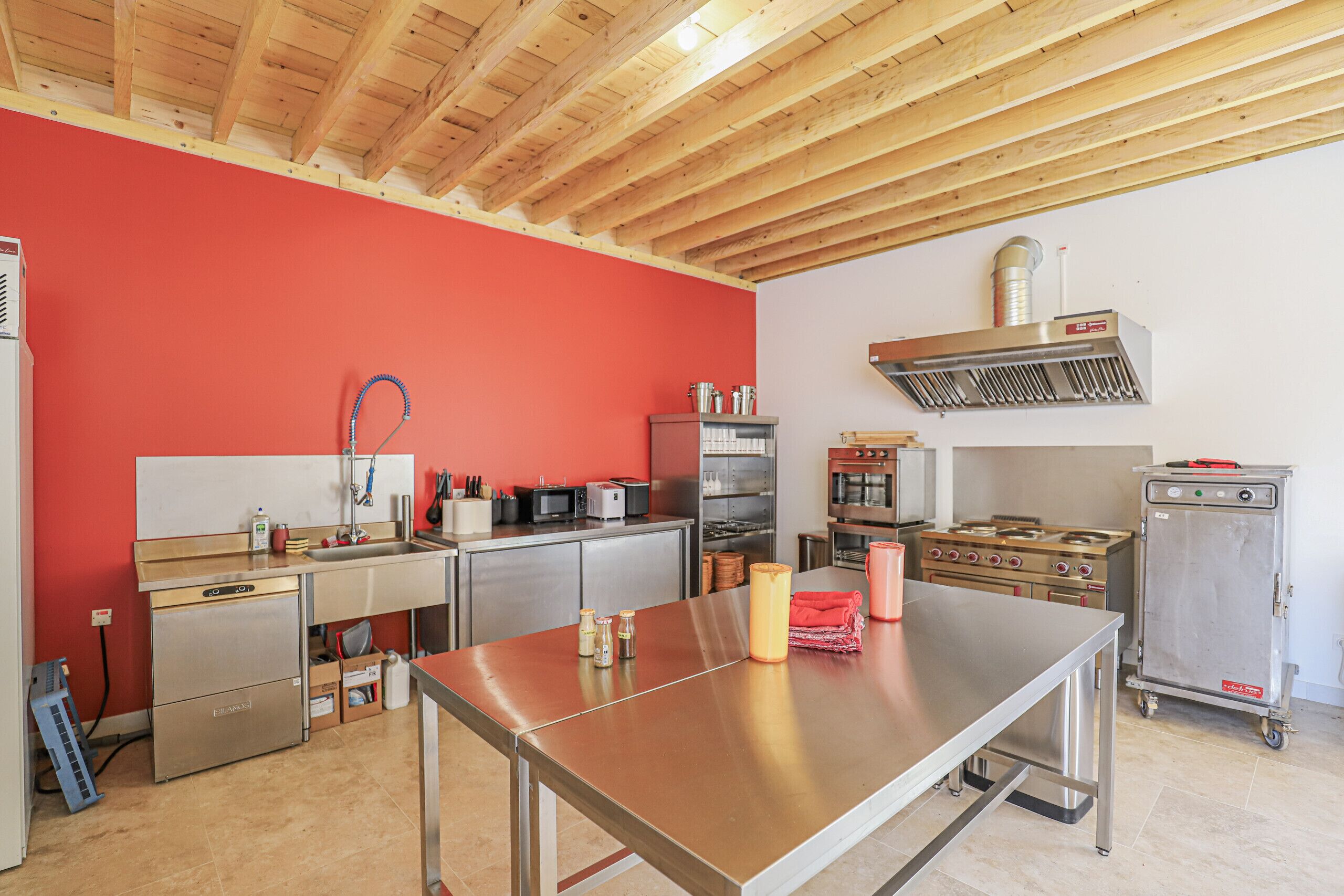 Réfrigérateur, micro-ondes, four, lave-vaisselle