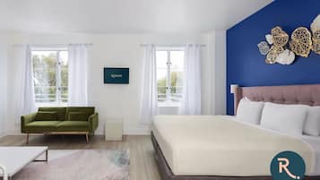 Desk, iron/ironing board, WiFi, bed sheets