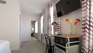 Desk, iron/ironing board, WiFi, bed sheets