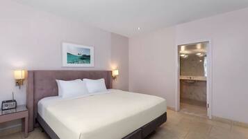 1 bedroom, desk, iron/ironing board, WiFi