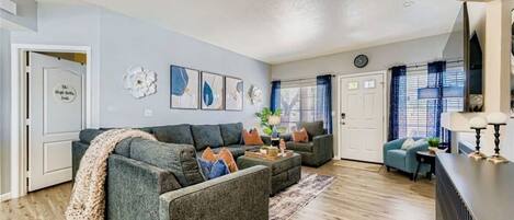 Smart TV, fireplace