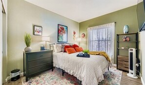 2 bedrooms, desk, iron/ironing board, free WiFi - Lovely 2-bedroom 2 -bath cozy, quiet and secure condo (Las Vegas)