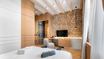 Tallelokero huoneessa, silitysrauta/-lauta, ilmainen Wi-Fi