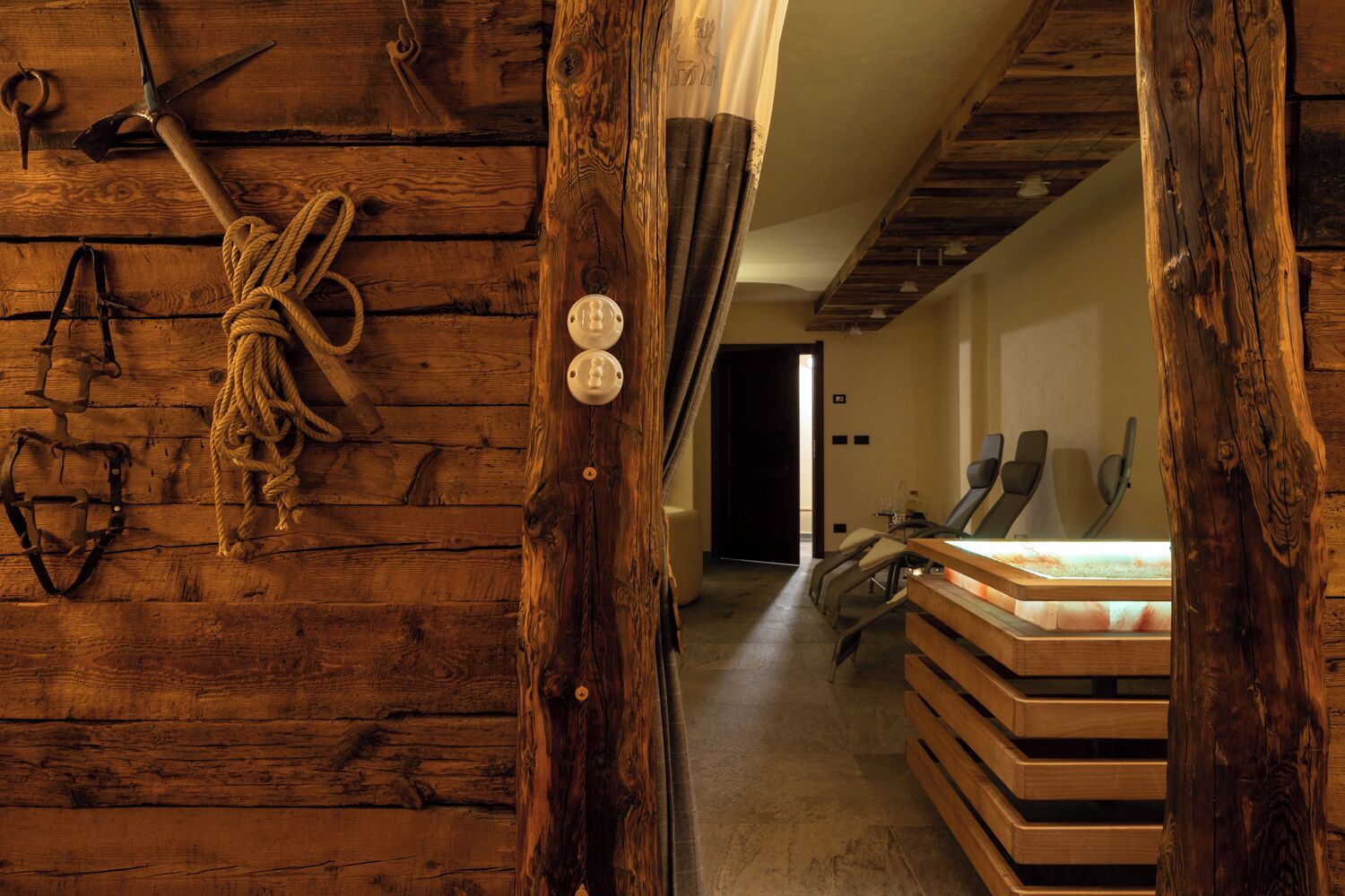 Phòng tắm hơi, bồn tắm thủy lực, dịch vụ massage 