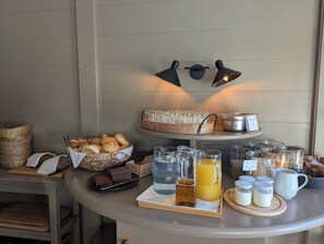 Free daily continental breakfast