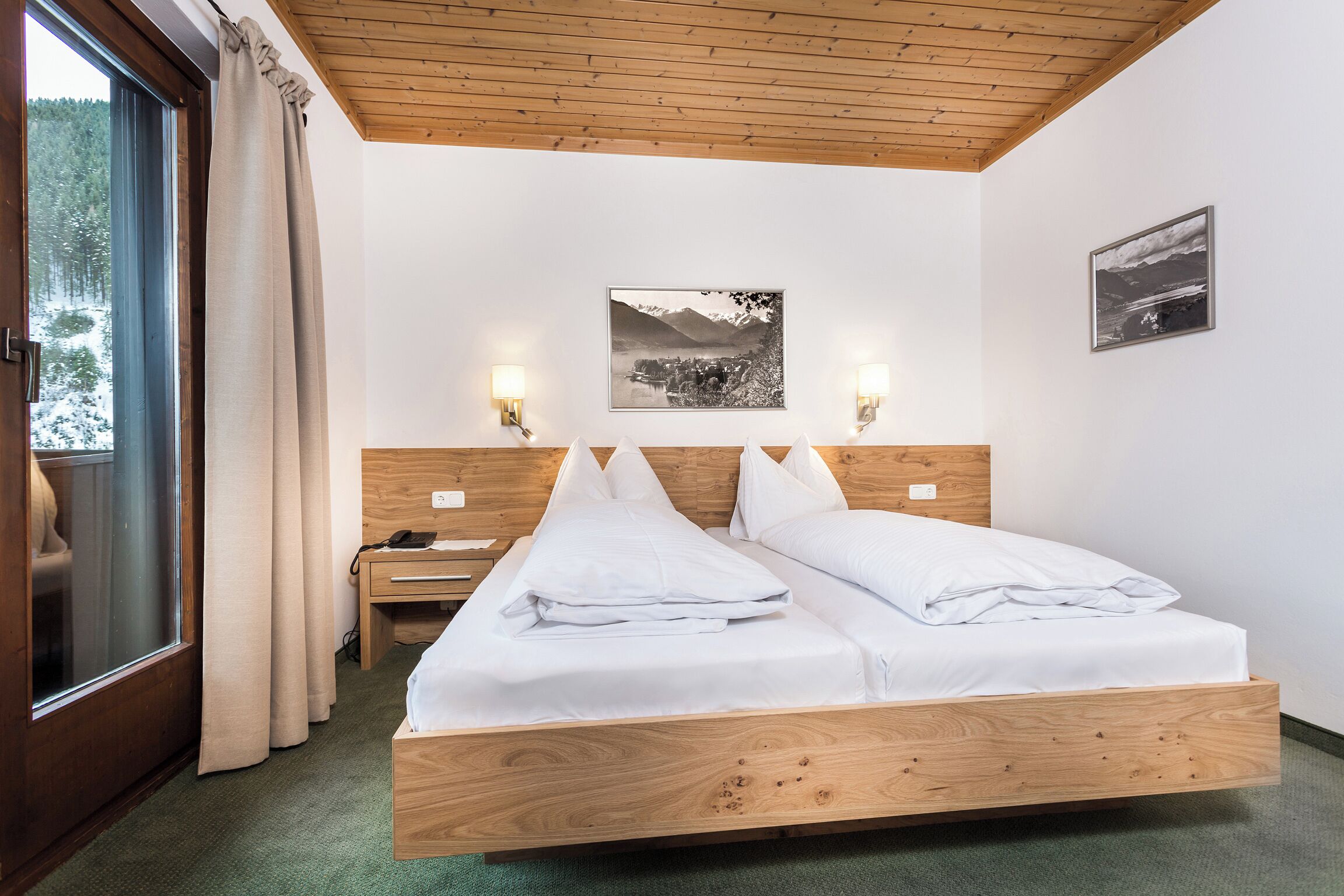 Chambre Double, balcon, vue vallée